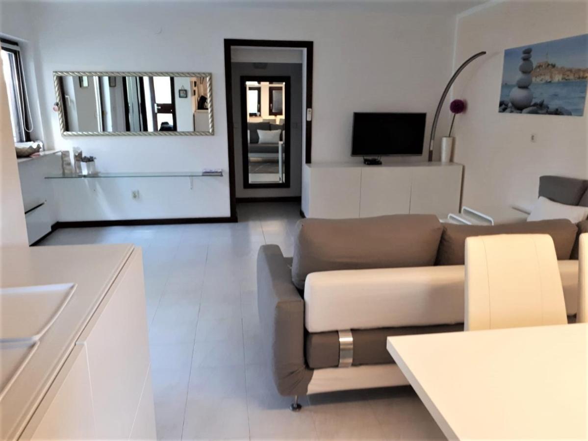 Apartmen Relax 200 M T Beach Rovinj Zewnętrze zdjęcie